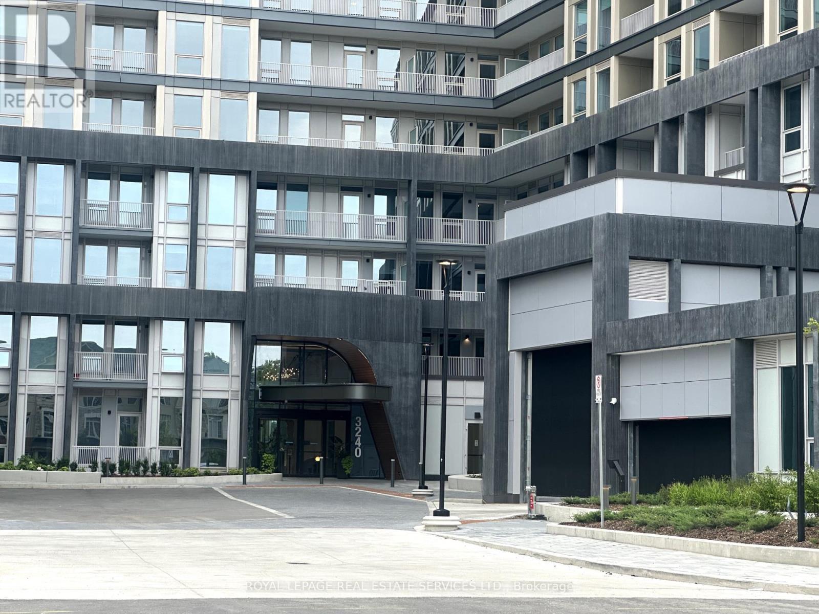 












1012 - 3240 WILLIAM COLTSON AVENUE

,
Oakville,




Ontario
L6H7C2

