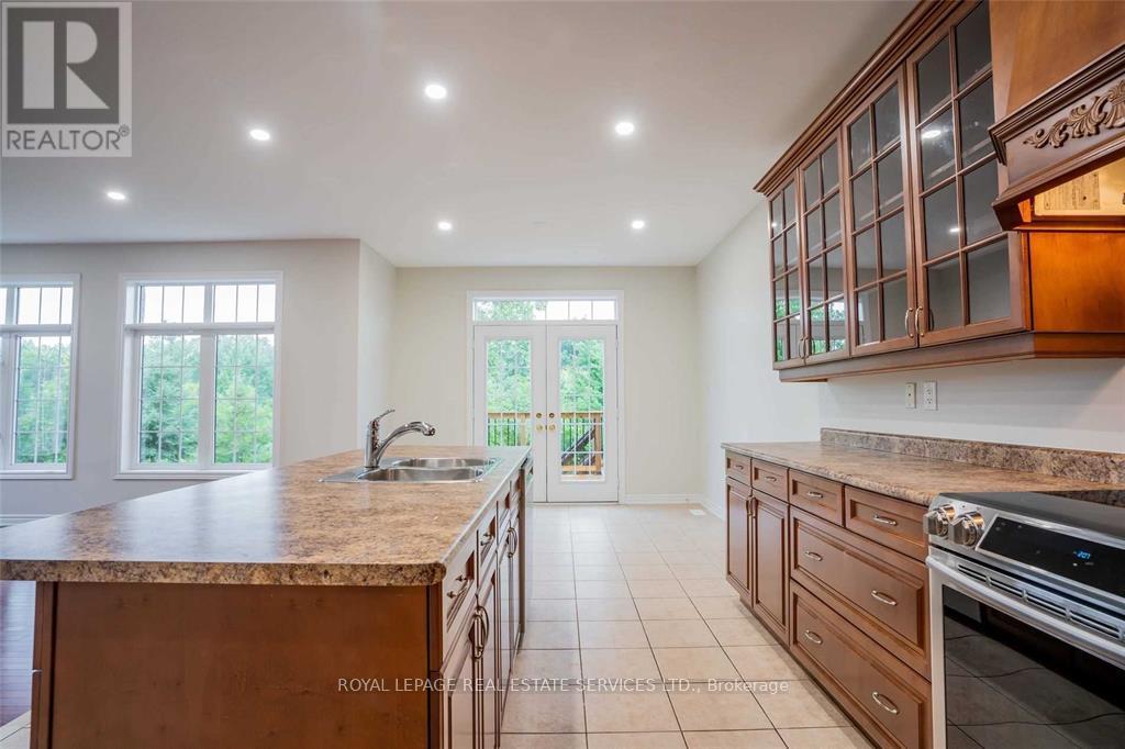 












2420 VALLEYRIDGE DRIVE

,
Oakville,




Ontario
L6M5G7

