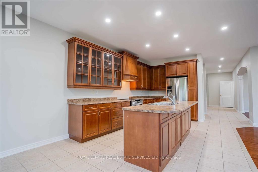 












2420 VALLEYRIDGE DRIVE

,
Oakville,




Ontario
L6M5G7

