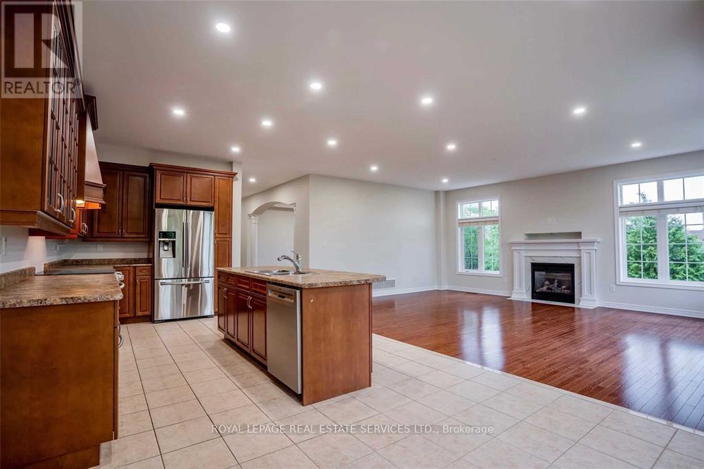 












2420 VALLEYRIDGE DRIVE

,
Oakville,




Ontario
L6M5G7

