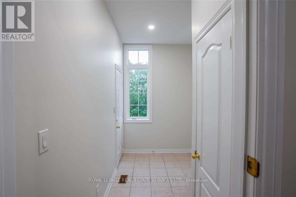 












2420 VALLEYRIDGE DRIVE

,
Oakville,




Ontario
L6M5G7

