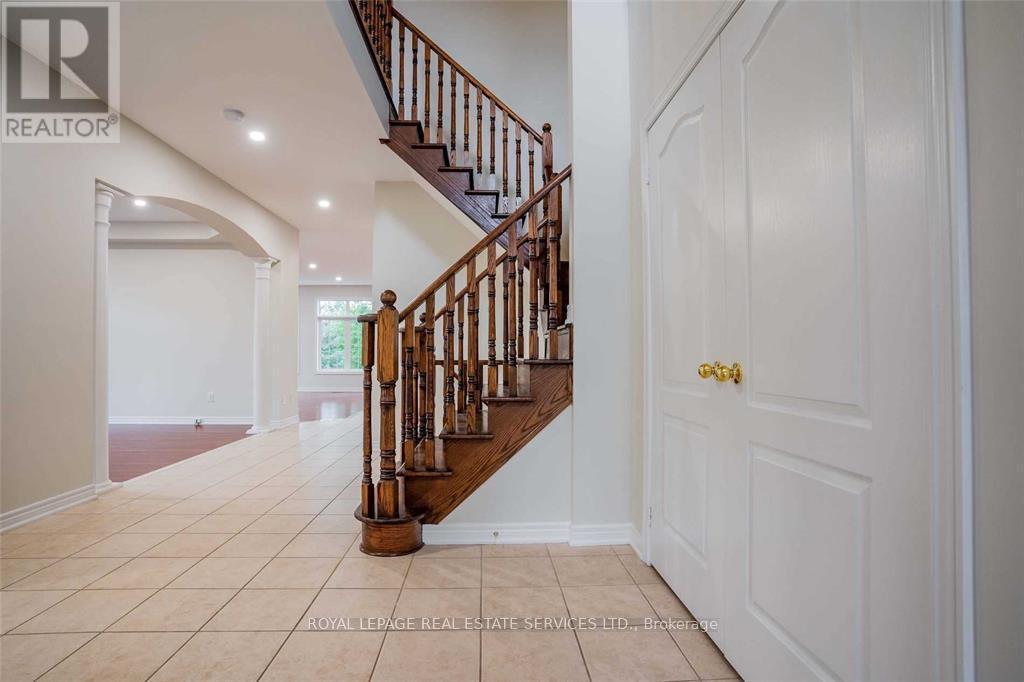 












2420 VALLEYRIDGE DRIVE

,
Oakville,




Ontario
L6M5G7

