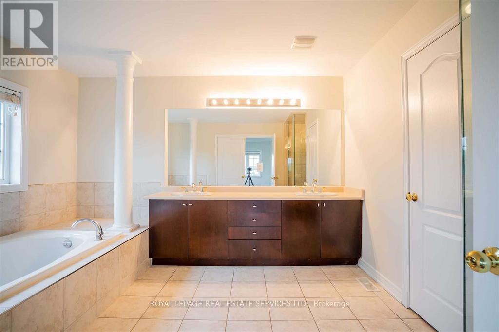 












2420 VALLEYRIDGE DRIVE

,
Oakville,




Ontario
L6M5G7

