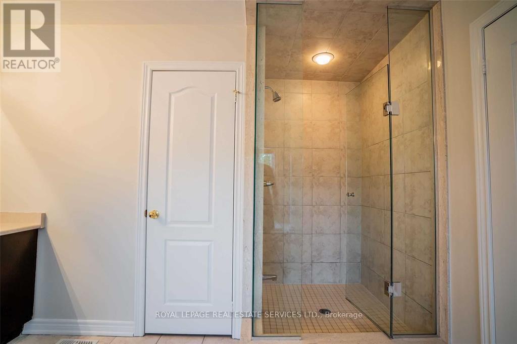 












2420 VALLEYRIDGE DRIVE

,
Oakville,




Ontario
L6M5G7

