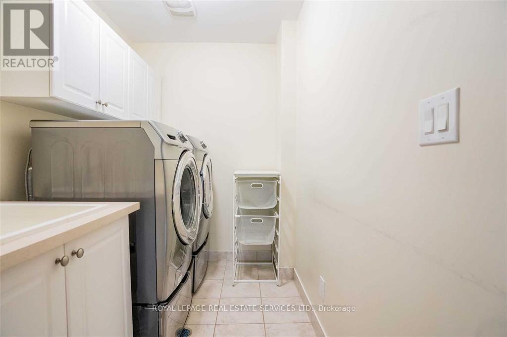 












2420 VALLEYRIDGE DRIVE

,
Oakville,




Ontario
L6M5G7

