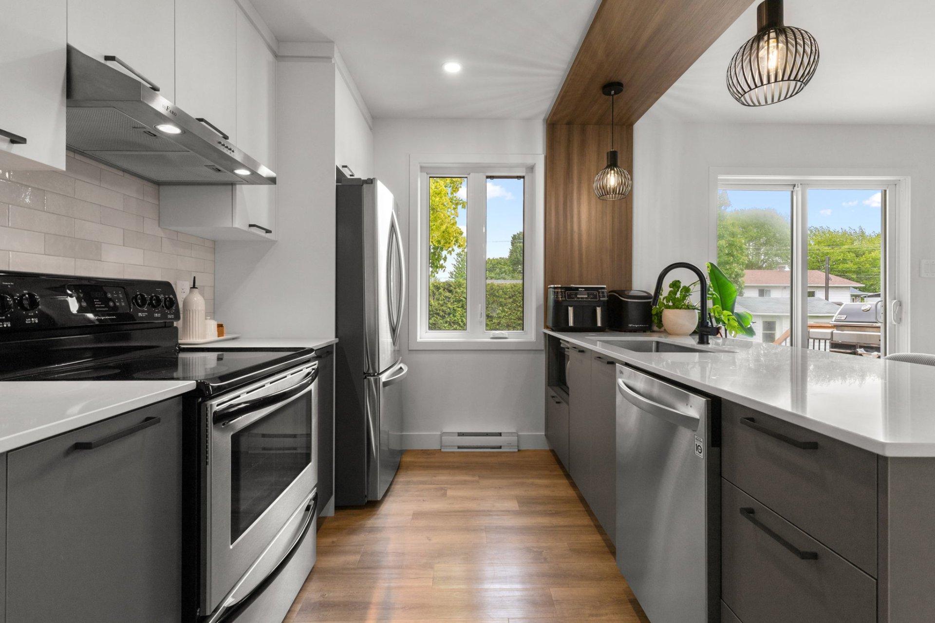 









568


Av. Jeanne-d'Arc

,
Saint-Jean-sur-Richelieu,




QC
J2X4P8

