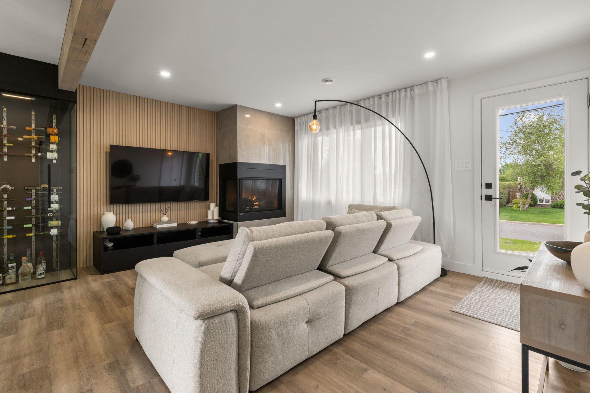 









568


Av. Jeanne-d'Arc

,
Saint-Jean-sur-Richelieu,




QC
J2X4P8

