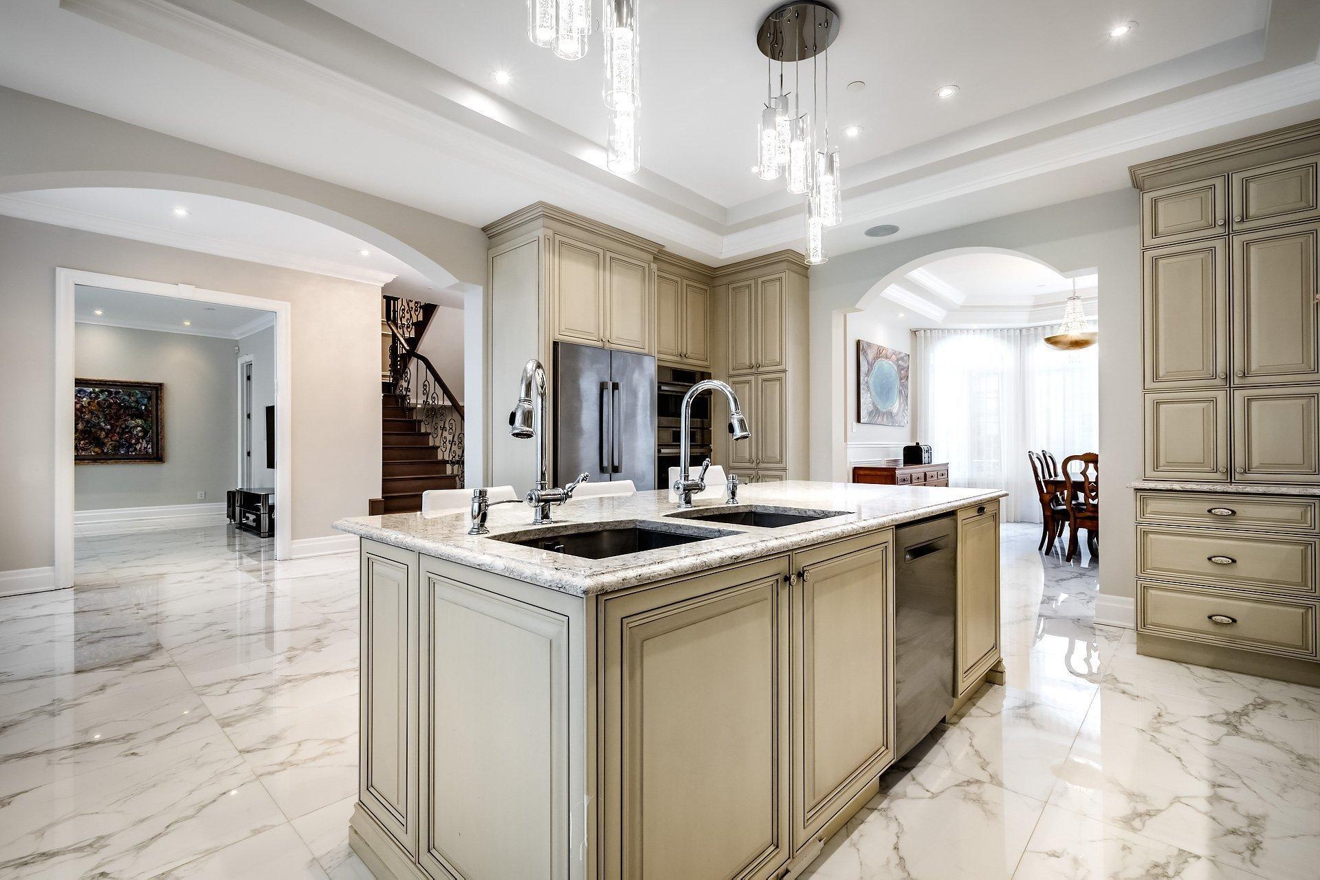 









5639


Av. Wolseley

,
Côte-Saint-Luc,




QC
H4W2L4

