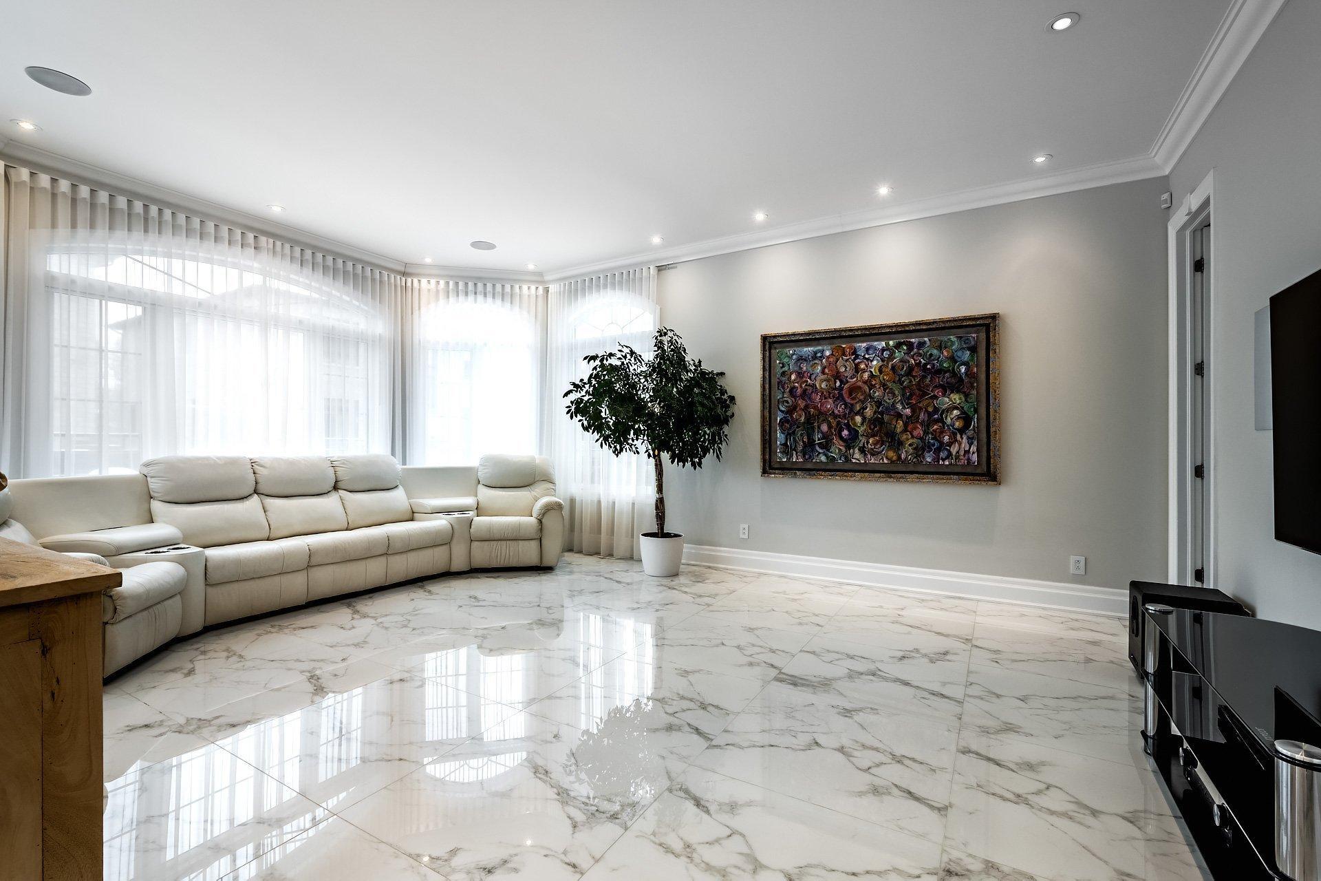 









5639


Av. Wolseley

,
Côte-Saint-Luc,




QC
H4W2L4

