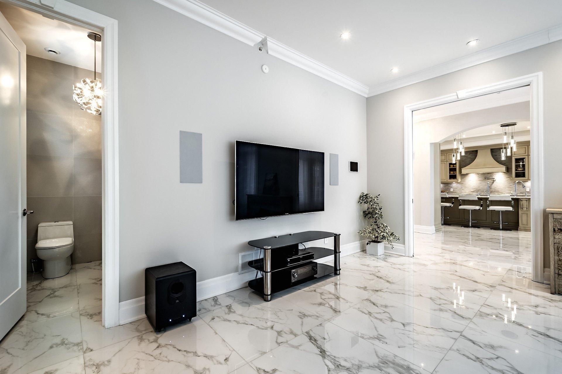









5639


Av. Wolseley

,
Côte-Saint-Luc,




QC
H4W2L4

