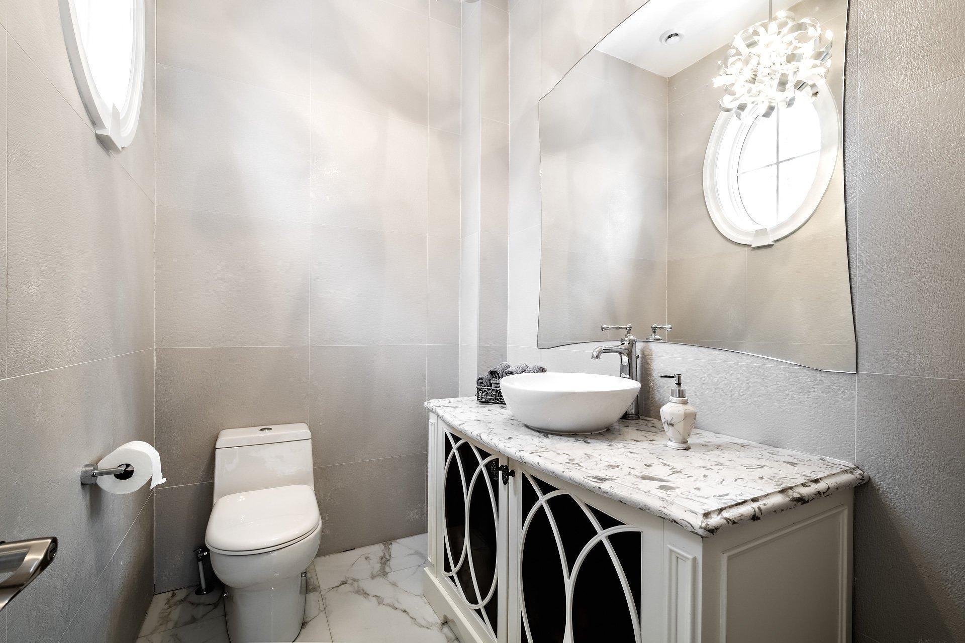 









5639


Av. Wolseley

,
Côte-Saint-Luc,




QC
H4W2L4

