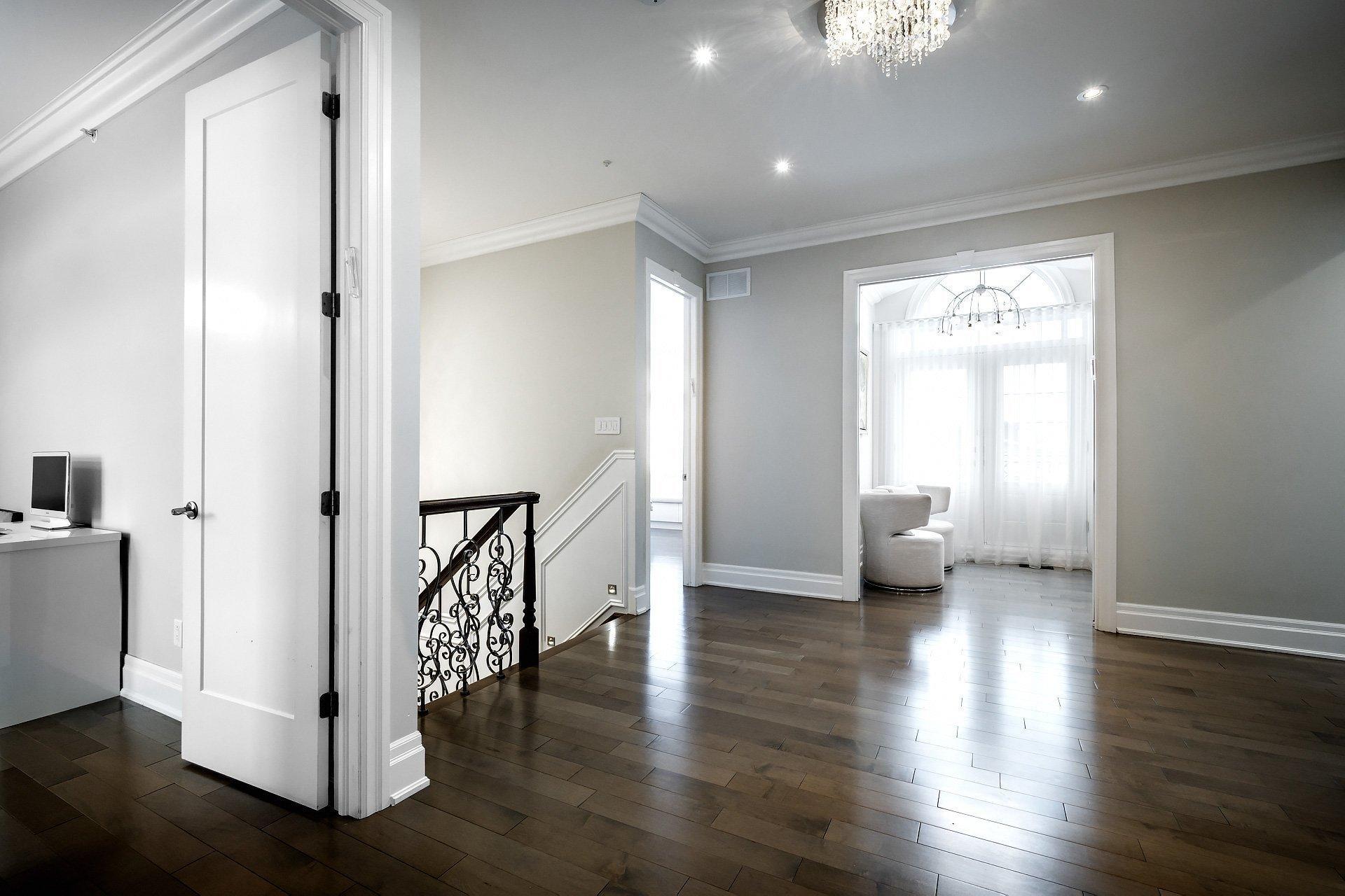 









5639


Av. Wolseley

,
Côte-Saint-Luc,




QC
H4W2L4

