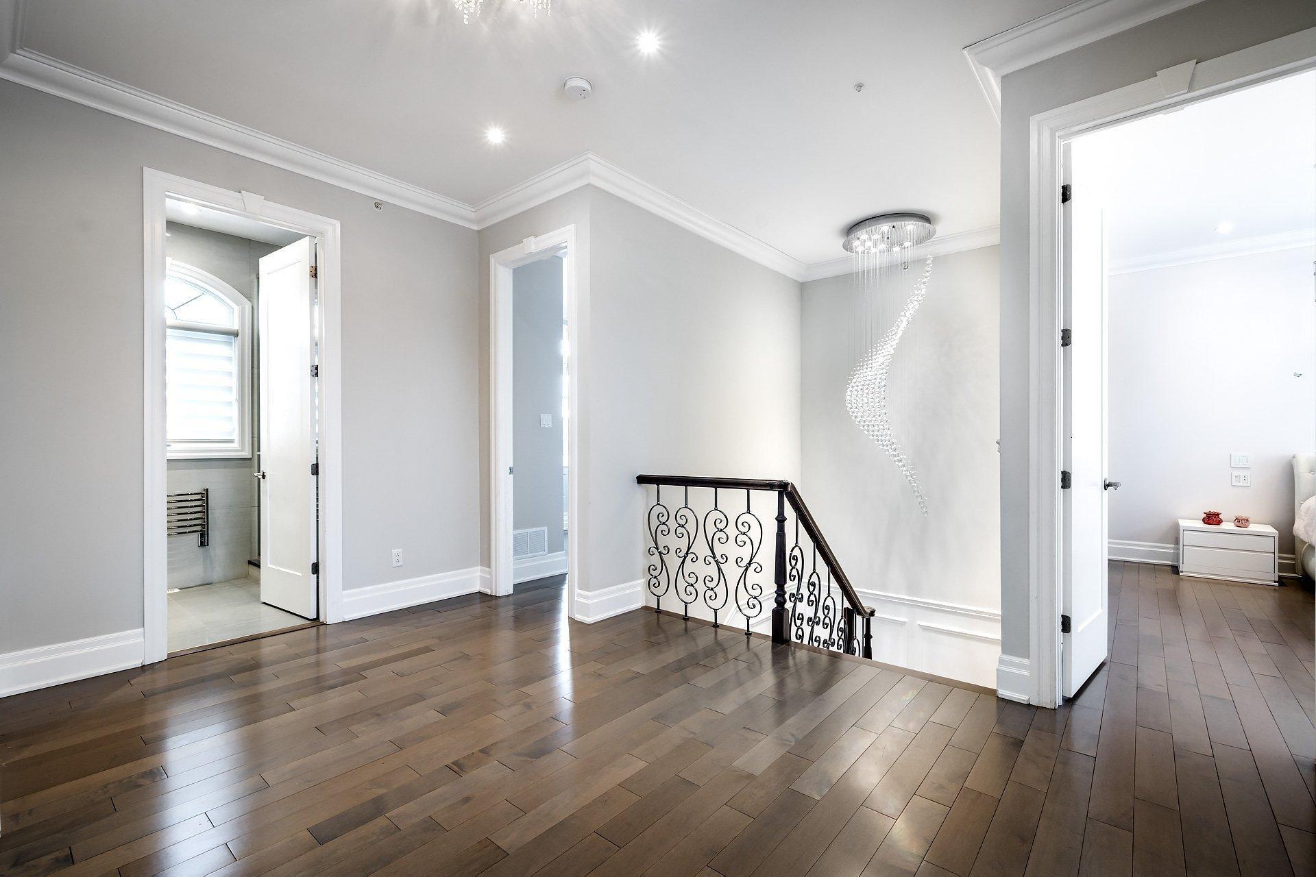 









5639


Av. Wolseley

,
Côte-Saint-Luc,




QC
H4W2L4

