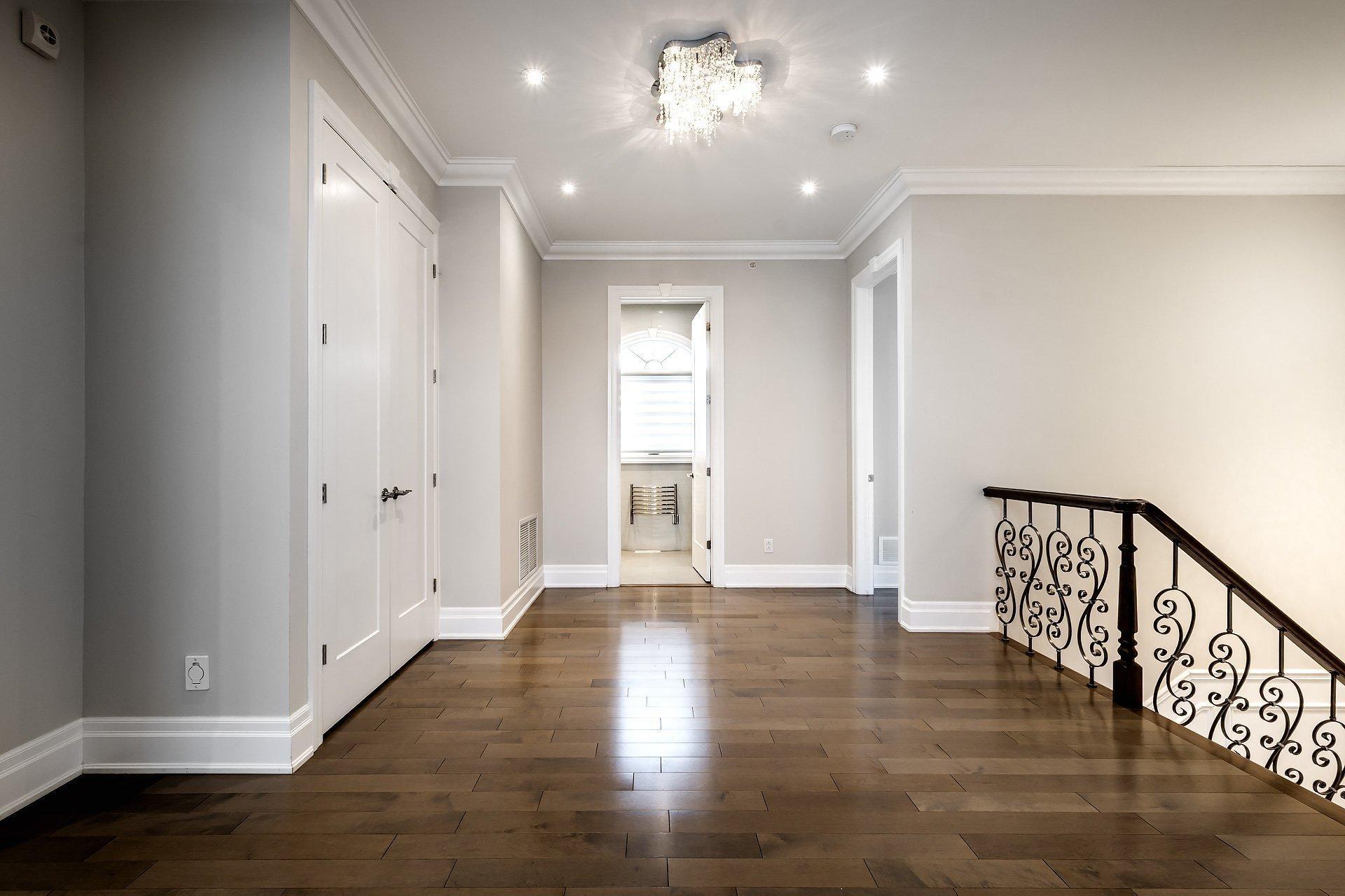 









5639


Av. Wolseley

,
Côte-Saint-Luc,




QC
H4W2L4

