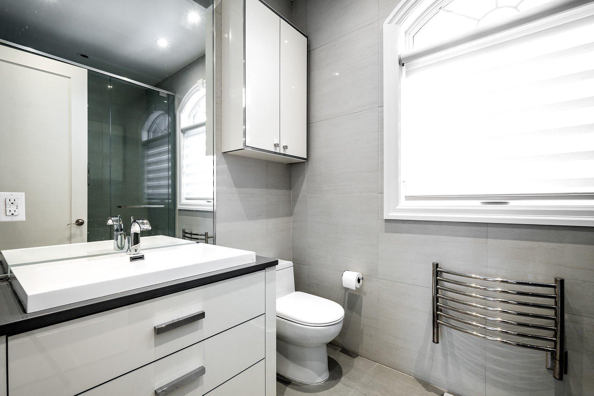 









5639


Av. Wolseley

,
Côte-Saint-Luc,




QC
H4W2L4

