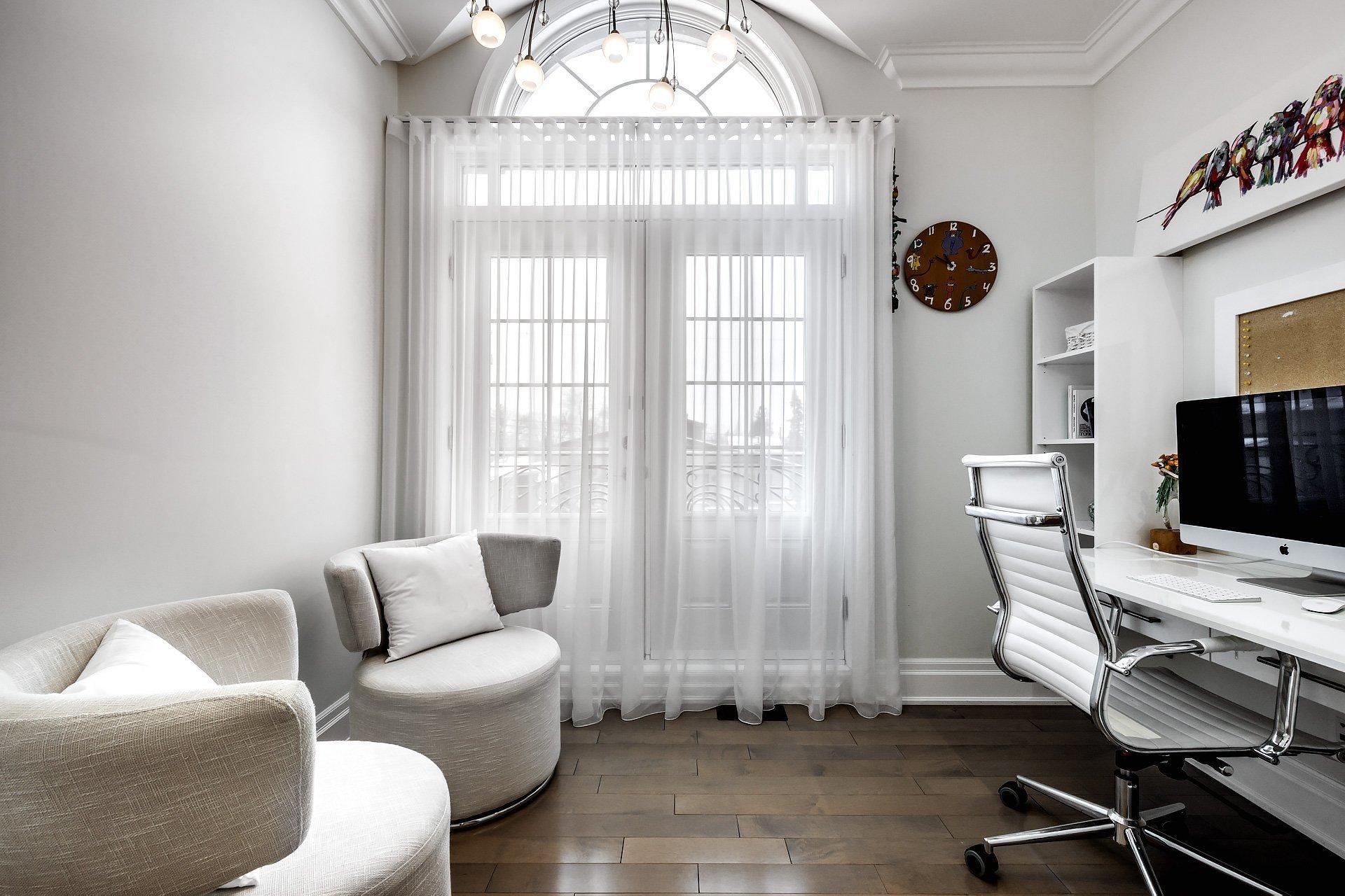 









5639


Av. Wolseley

,
Côte-Saint-Luc,




QC
H4W2L4

