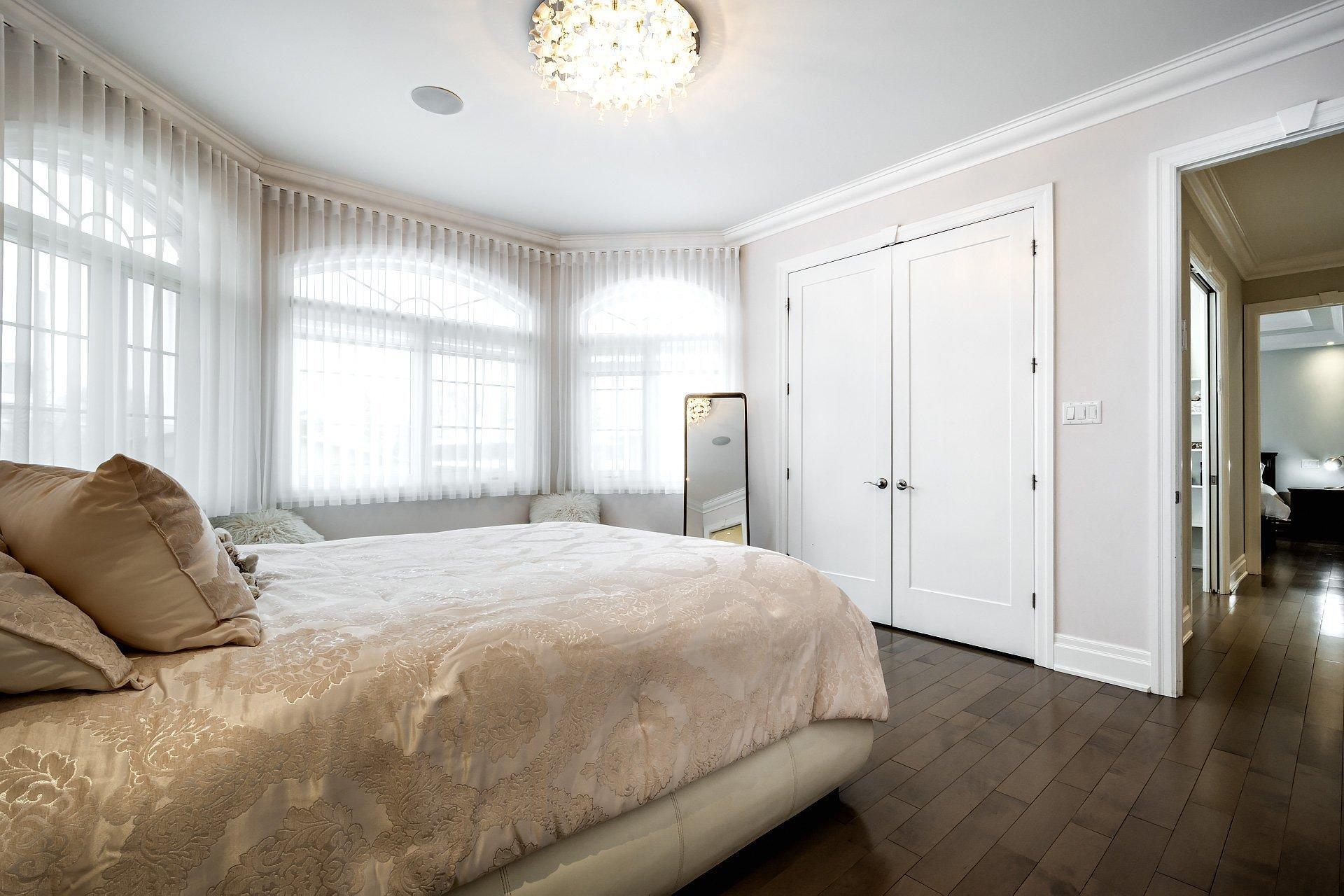 









5639


Av. Wolseley

,
Côte-Saint-Luc,




QC
H4W2L4

