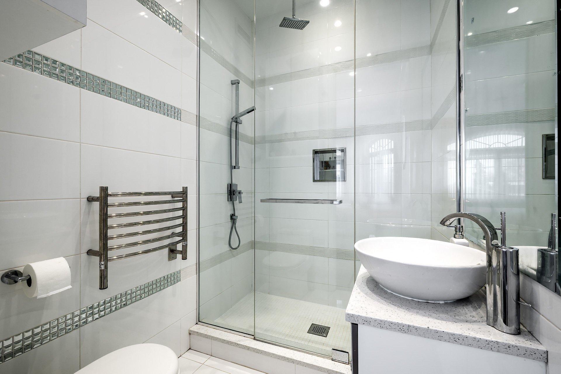 









5639


Av. Wolseley

,
Côte-Saint-Luc,




QC
H4W2L4

