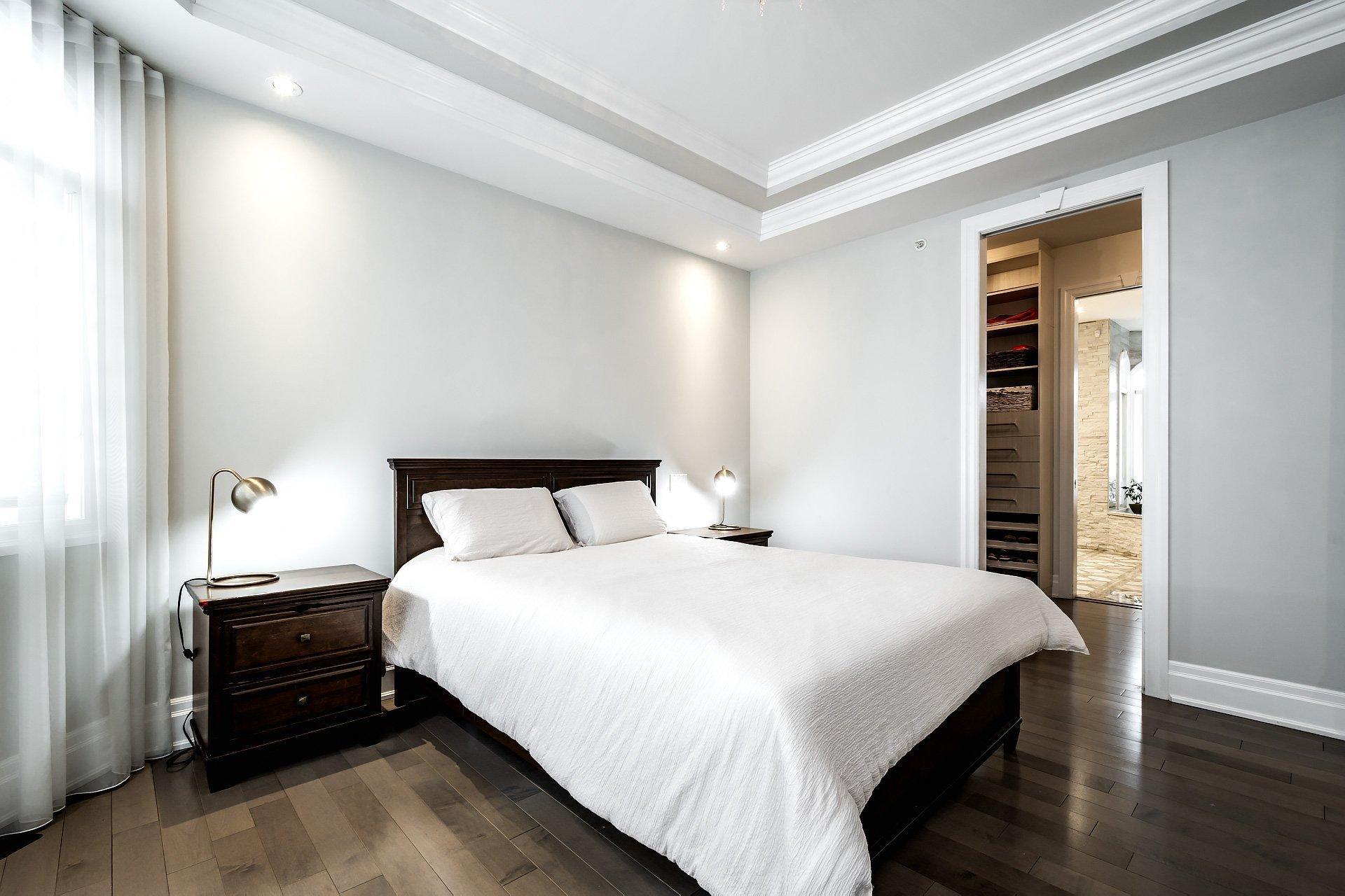 









5639


Av. Wolseley

,
Côte-Saint-Luc,




QC
H4W2L4

