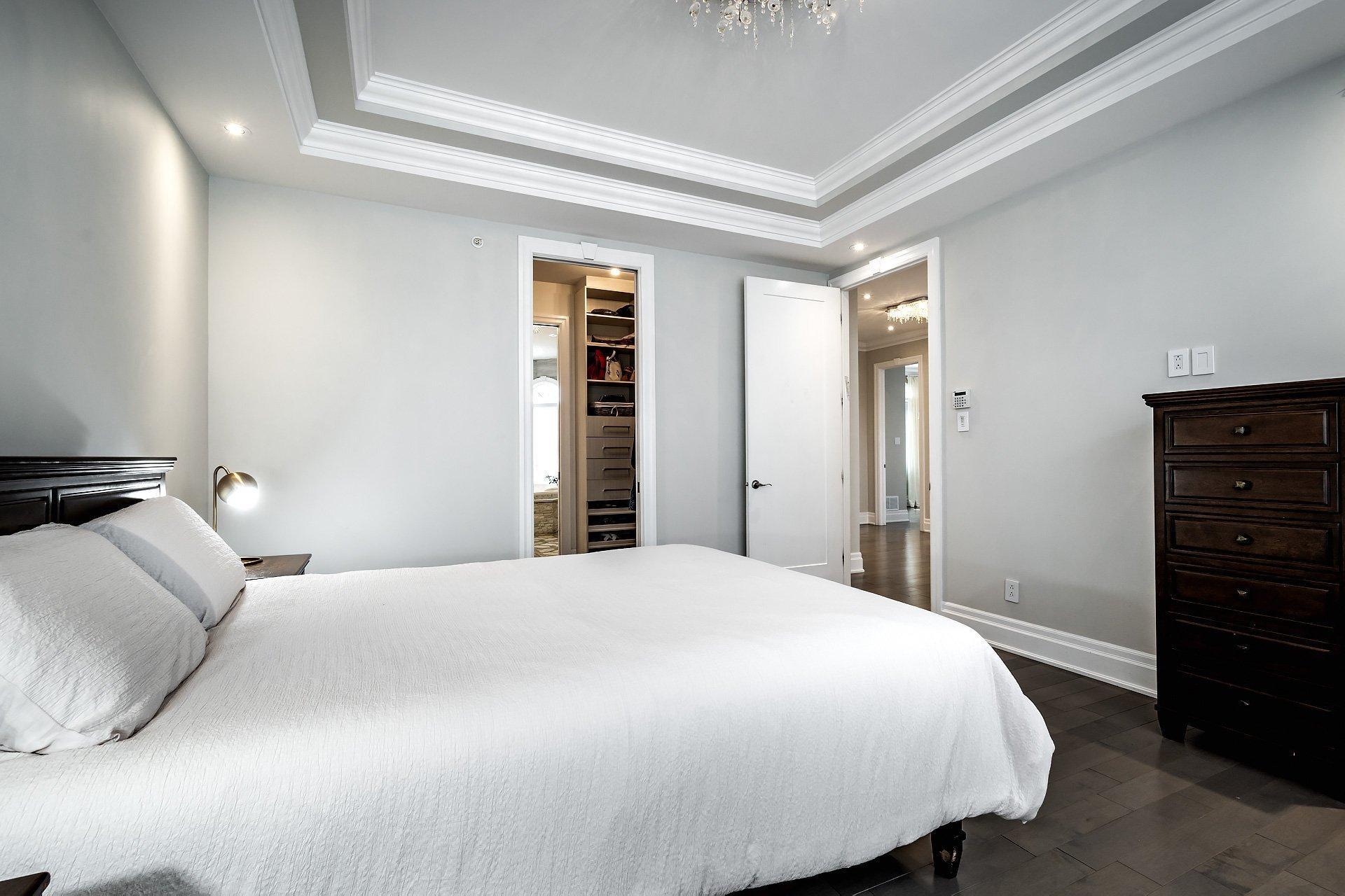 









5639


Av. Wolseley

,
Côte-Saint-Luc,




QC
H4W2L4

