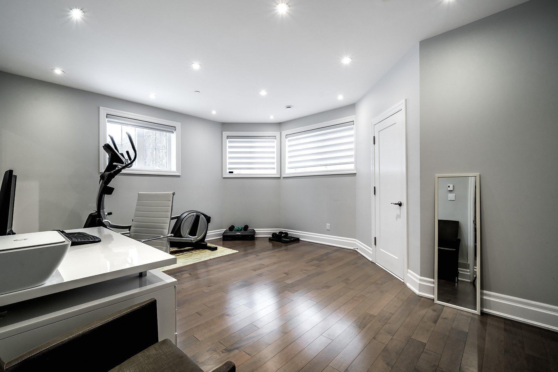 









5639


Av. Wolseley

,
Côte-Saint-Luc,




QC
H4W2L4

