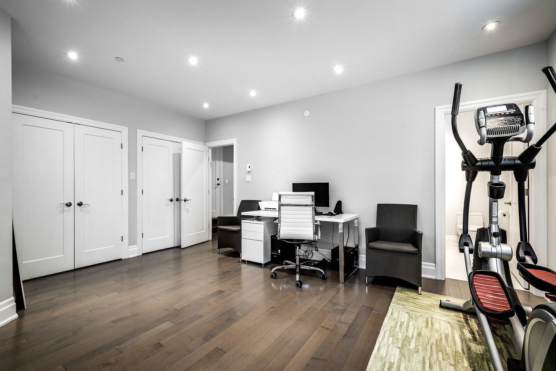 









5639


Av. Wolseley

,
Côte-Saint-Luc,




QC
H4W2L4

