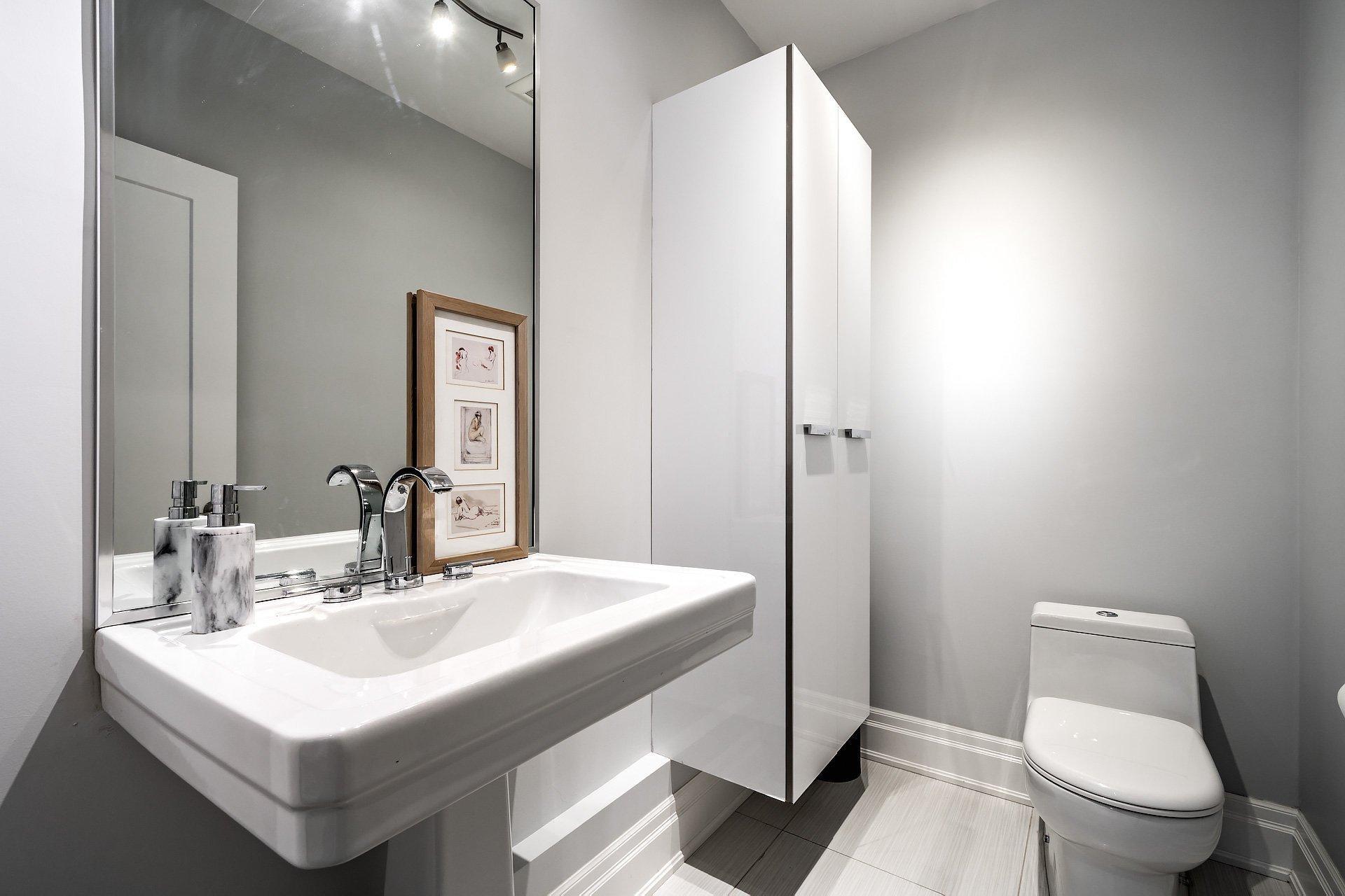 









5639


Av. Wolseley

,
Côte-Saint-Luc,




QC
H4W2L4

