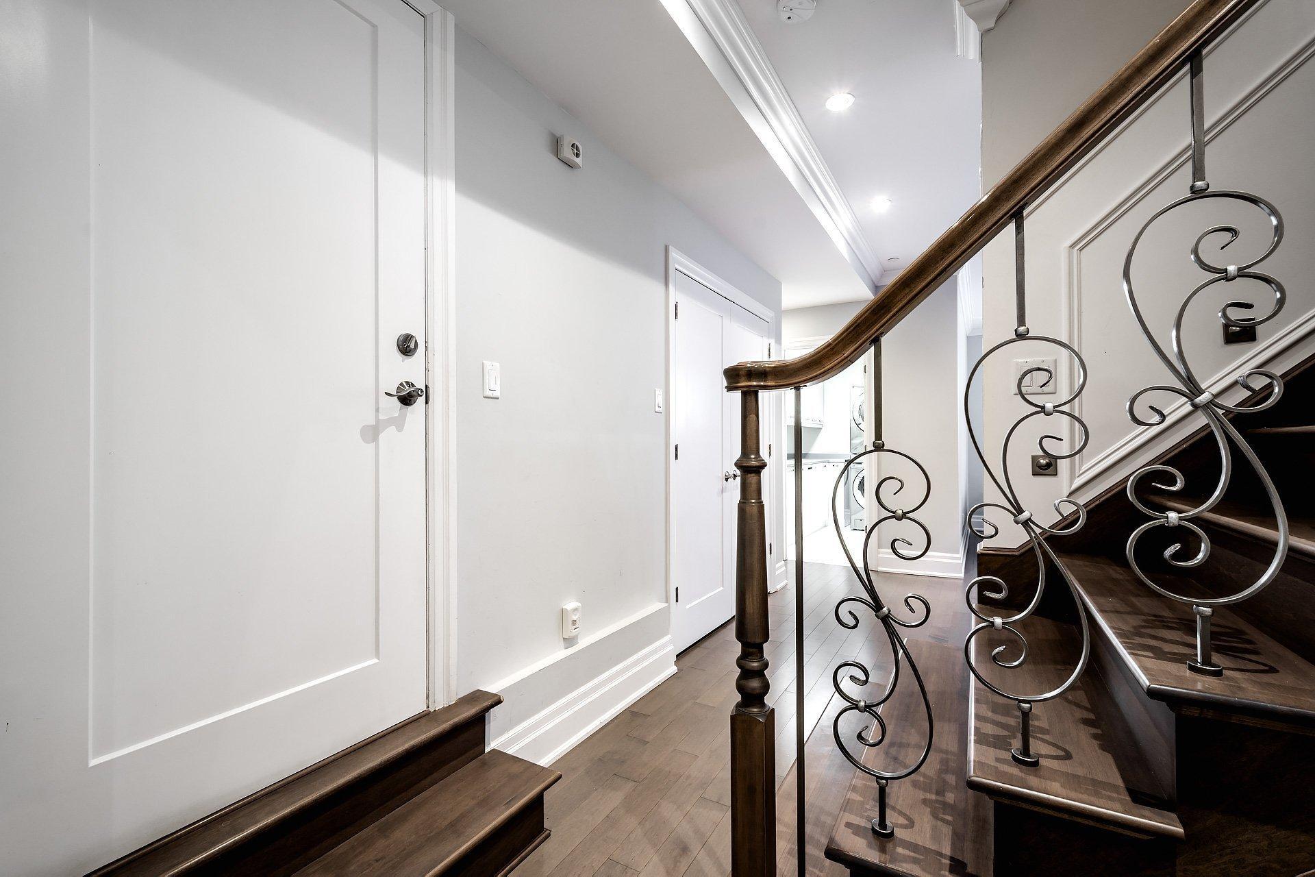 









5639


Av. Wolseley

,
Côte-Saint-Luc,




QC
H4W2L4

