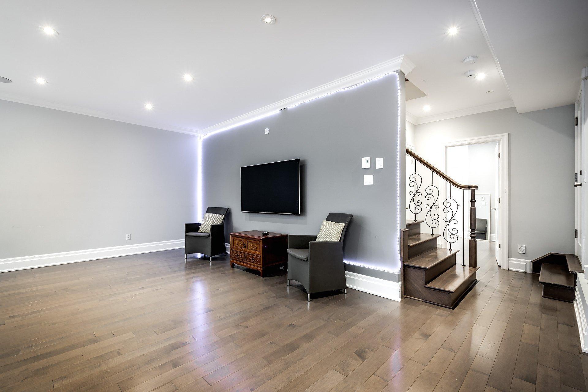 









5639


Av. Wolseley

,
Côte-Saint-Luc,




QC
H4W2L4

