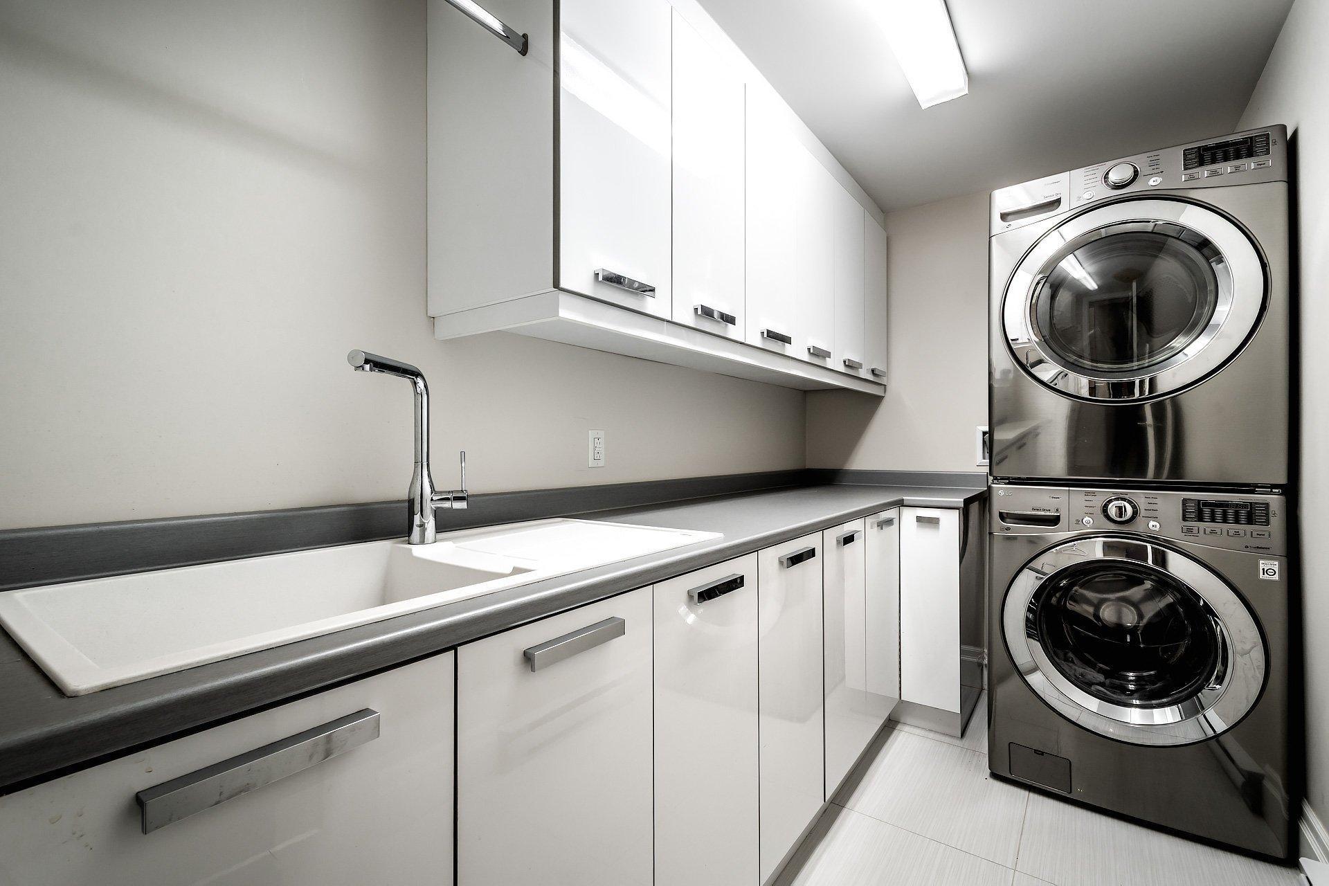 









5639


Av. Wolseley

,
Côte-Saint-Luc,




QC
H4W2L4

