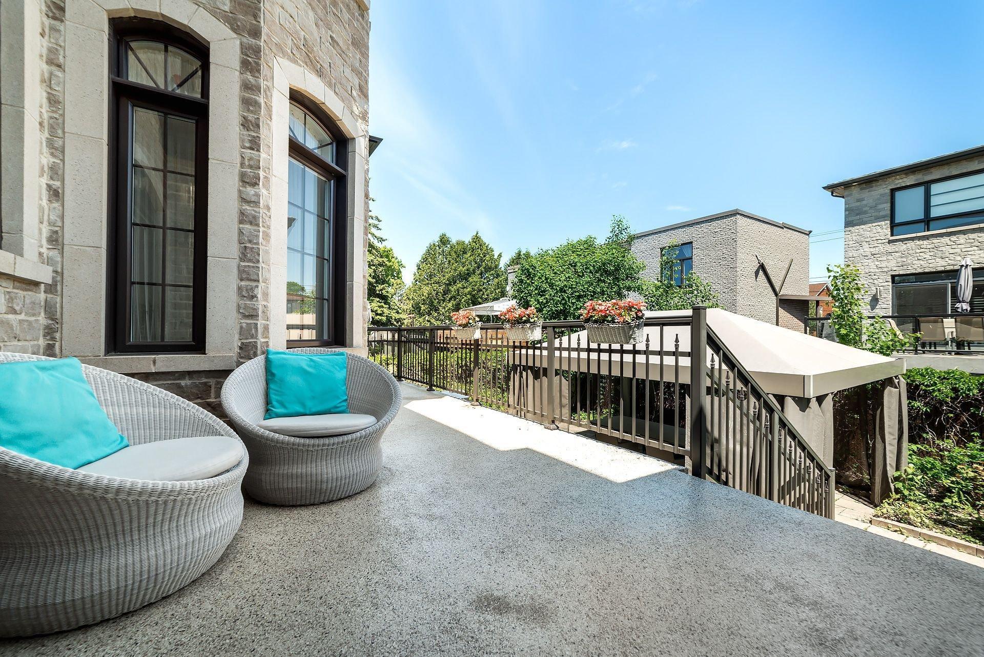 









5639


Av. Wolseley

,
Côte-Saint-Luc,




QC
H4W2L4

