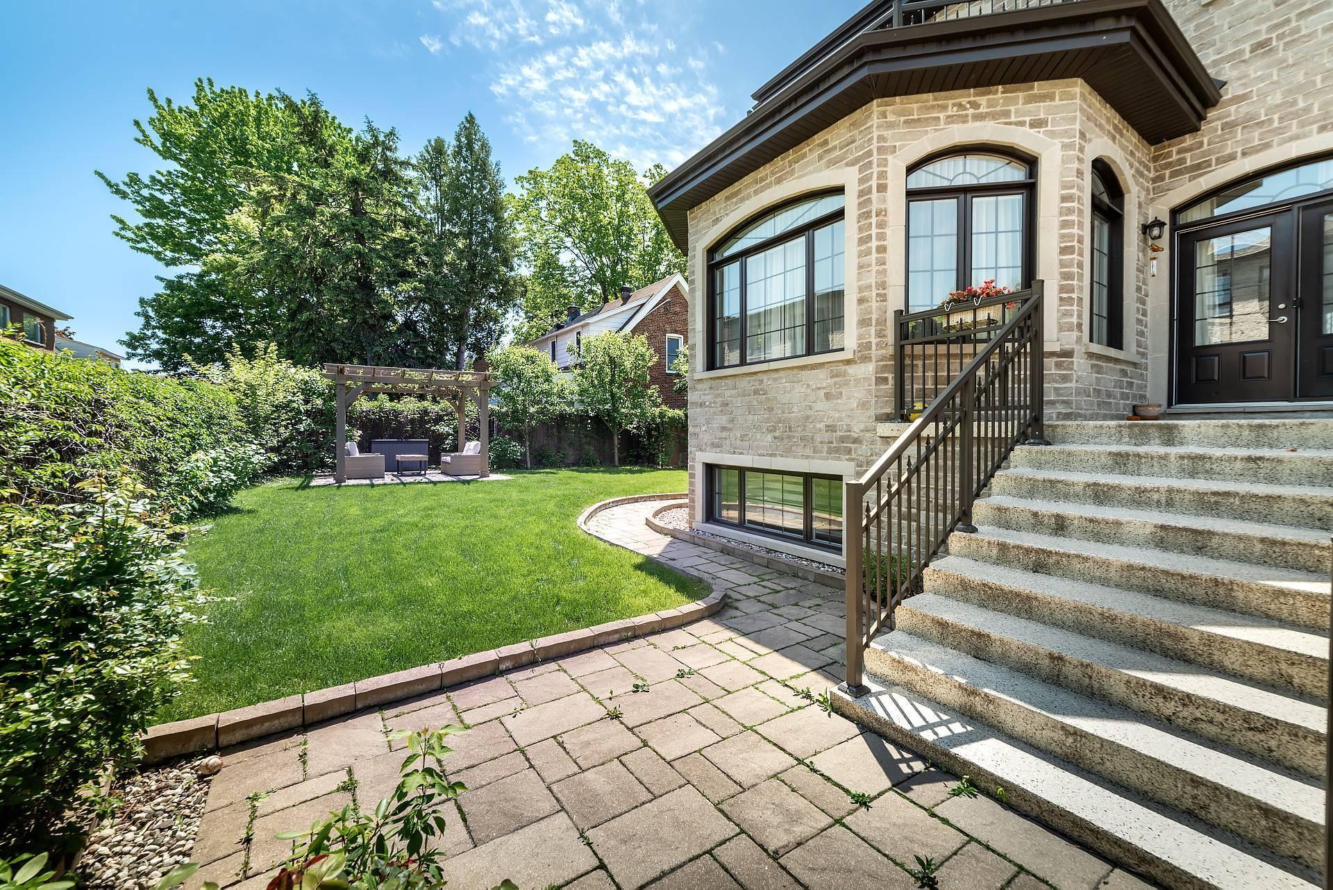 









5639


Av. Wolseley

,
Côte-Saint-Luc,




QC
H4W2L4

