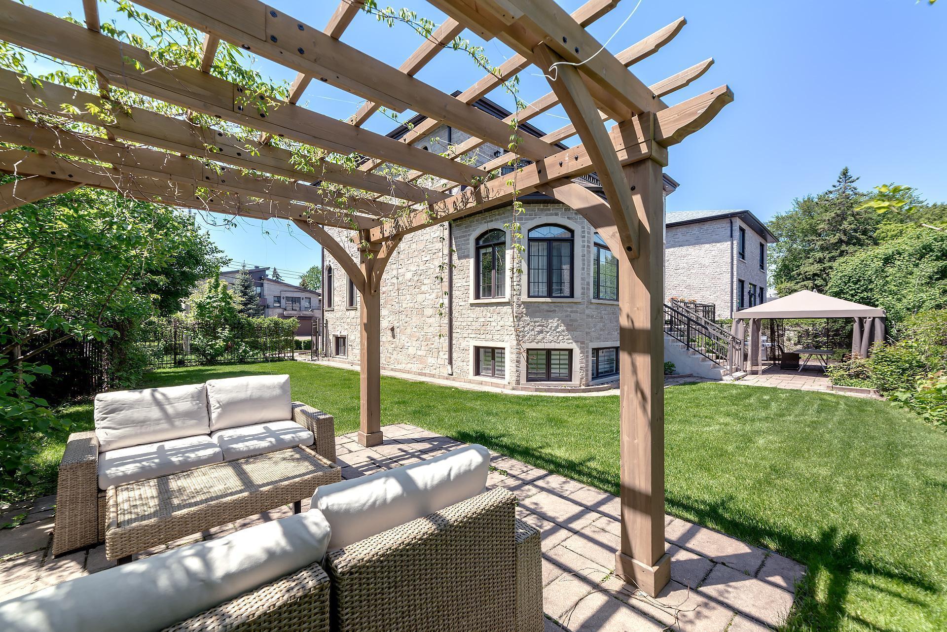 









5639


Av. Wolseley

,
Côte-Saint-Luc,




QC
H4W2L4

