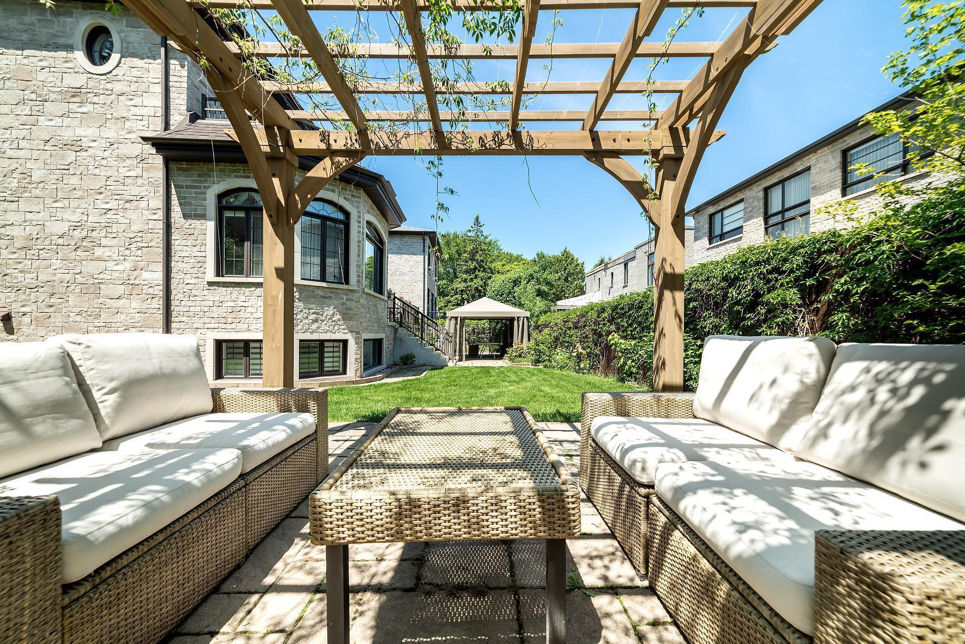 









5639


Av. Wolseley

,
Côte-Saint-Luc,




QC
H4W2L4


