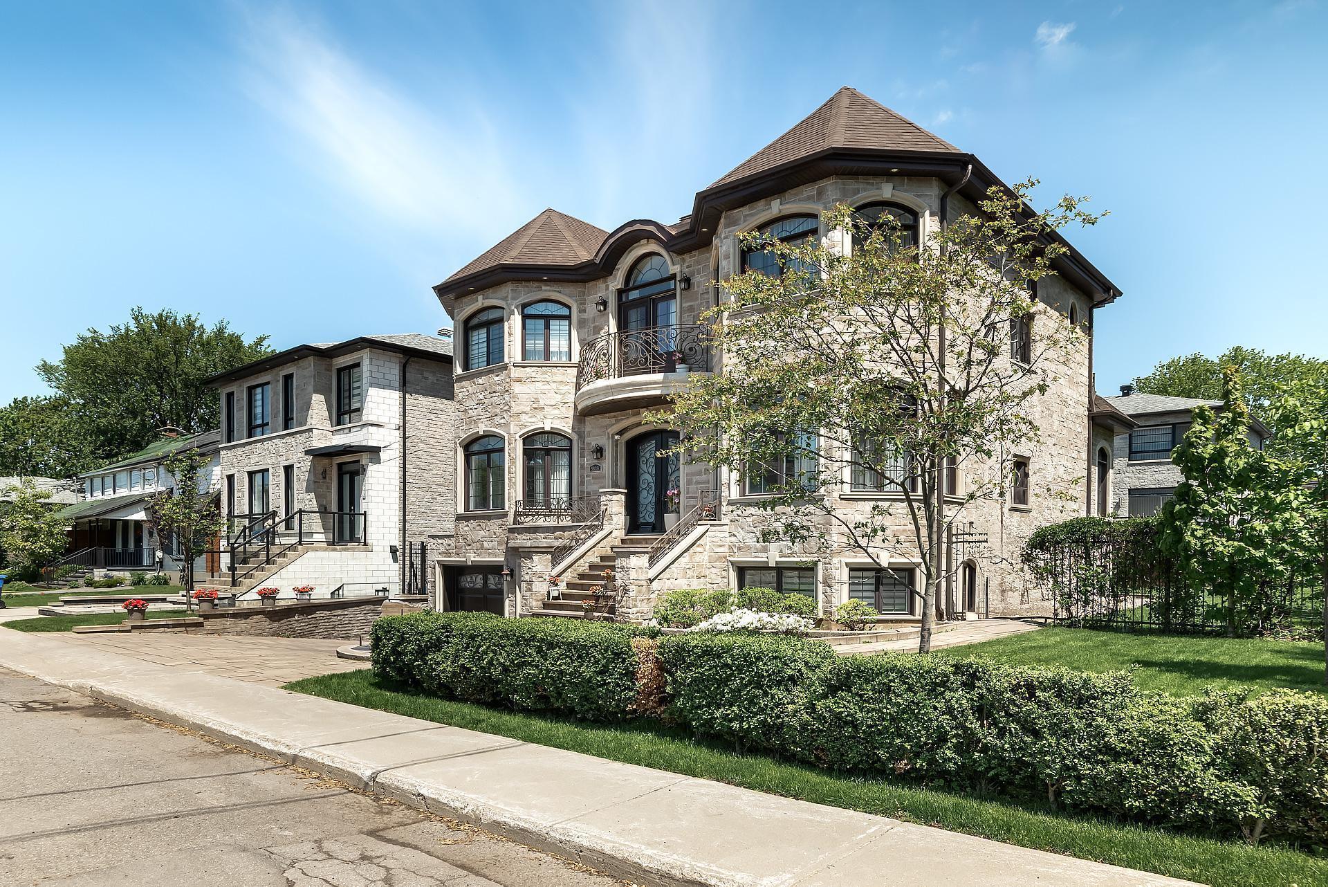 









5639


Av. Wolseley

,
Côte-Saint-Luc,




QC
H4W2L4

