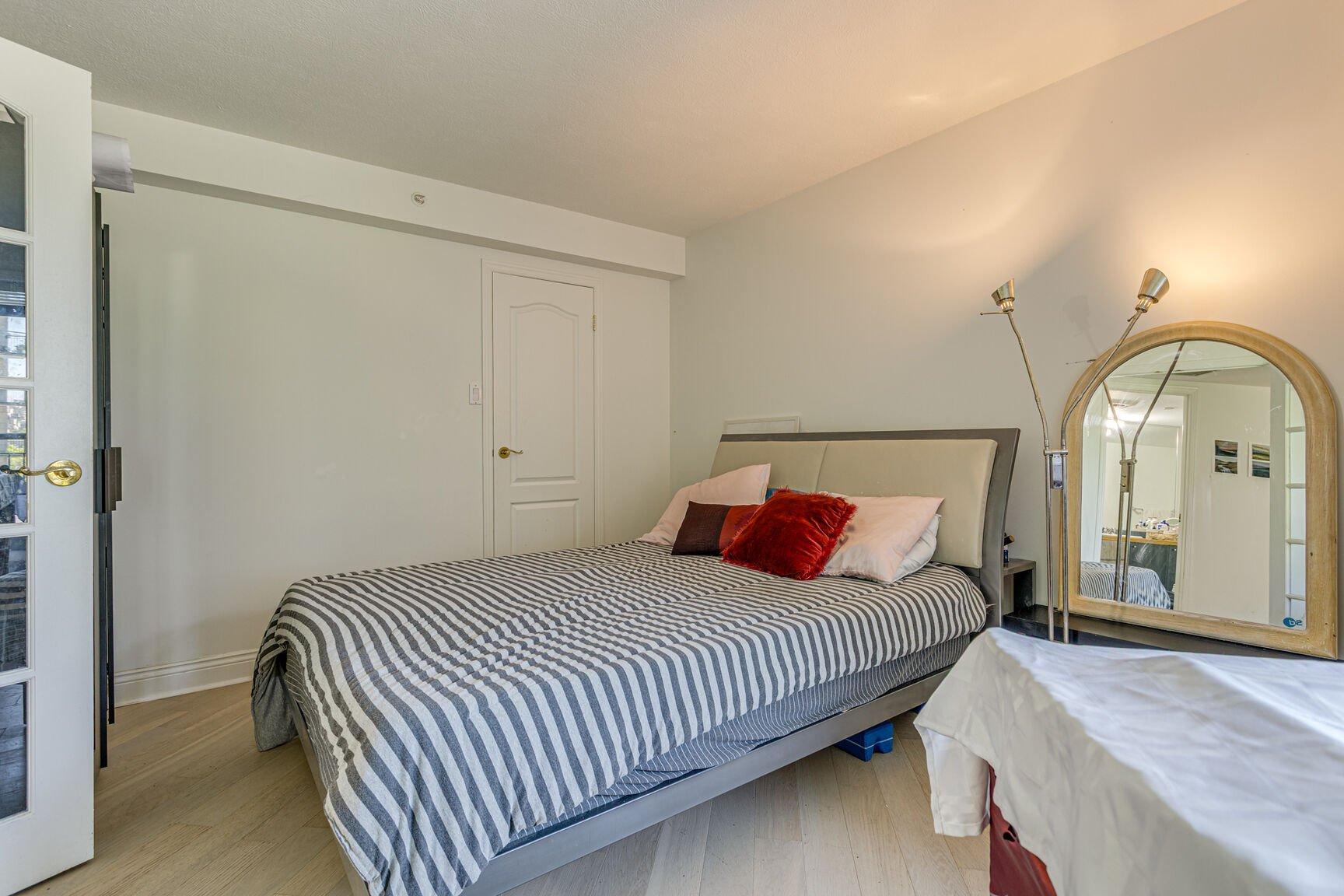 









1


Rue McGill

, 315,
Montréal (Ville-Marie),




QC
H2Y4A3

