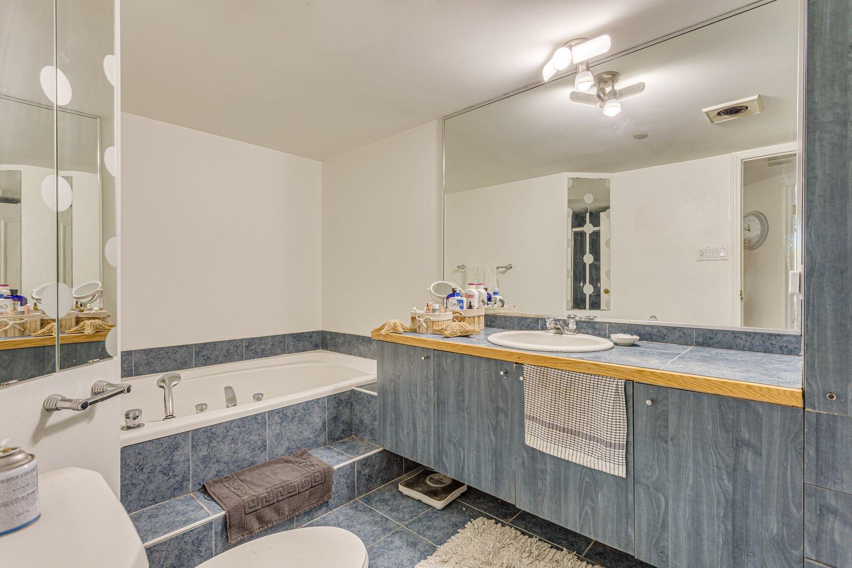 









1


Rue McGill

, 315,
Montréal (Ville-Marie),




QC
H2Y4A3

