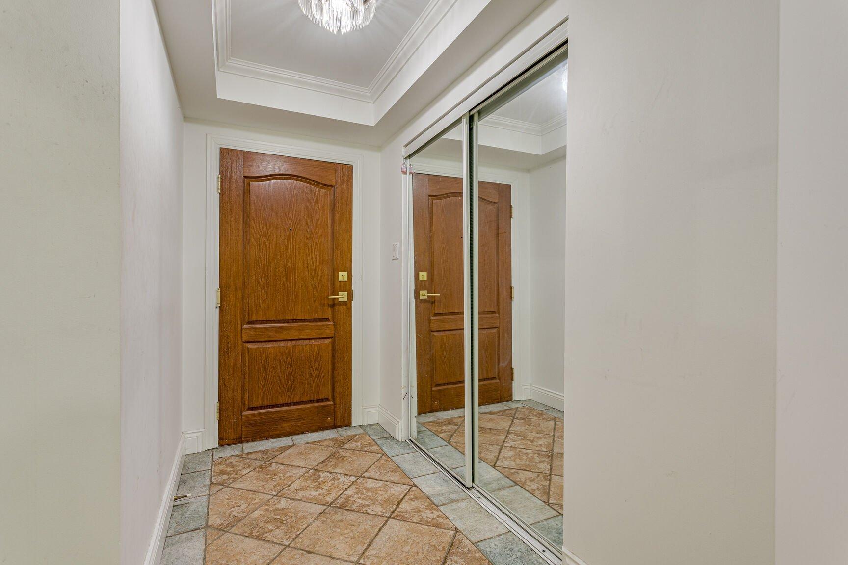 









1


Rue McGill

, 315,
Montréal (Ville-Marie),




QC
H2Y4A3

