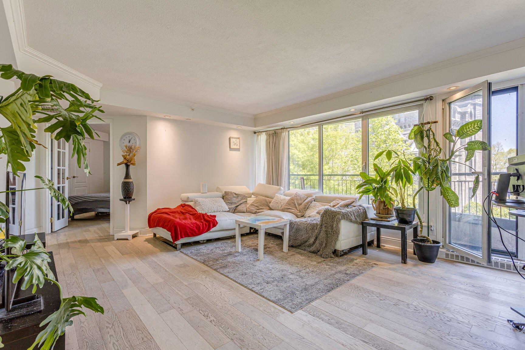 









1


Rue McGill

, 315,
Montréal (Ville-Marie),




QC
H2Y4A3

