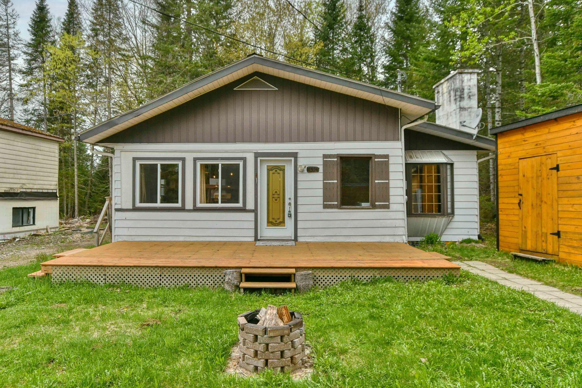 









4574


Ch. de Val-des-Lacs

,
Sainte-Agathe-des-Monts,




QC
J0T2P0

