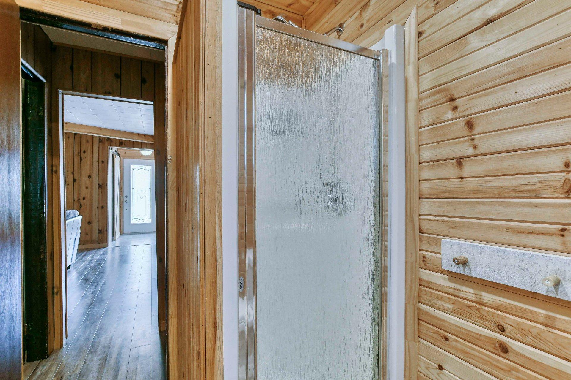 









4574


Ch. de Val-des-Lacs

,
Sainte-Agathe-des-Monts,




QC
J0T2P0

