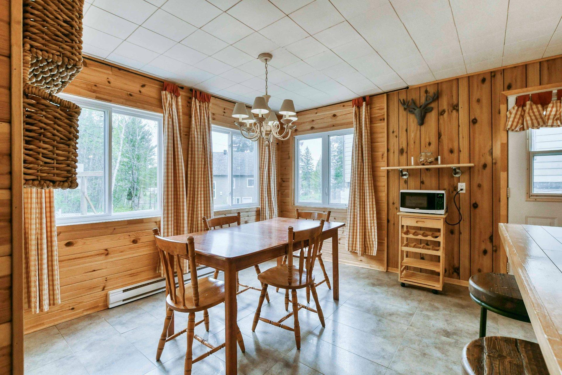 









4574


Ch. de Val-des-Lacs

,
Sainte-Agathe-des-Monts,




QC
J0T2P0

