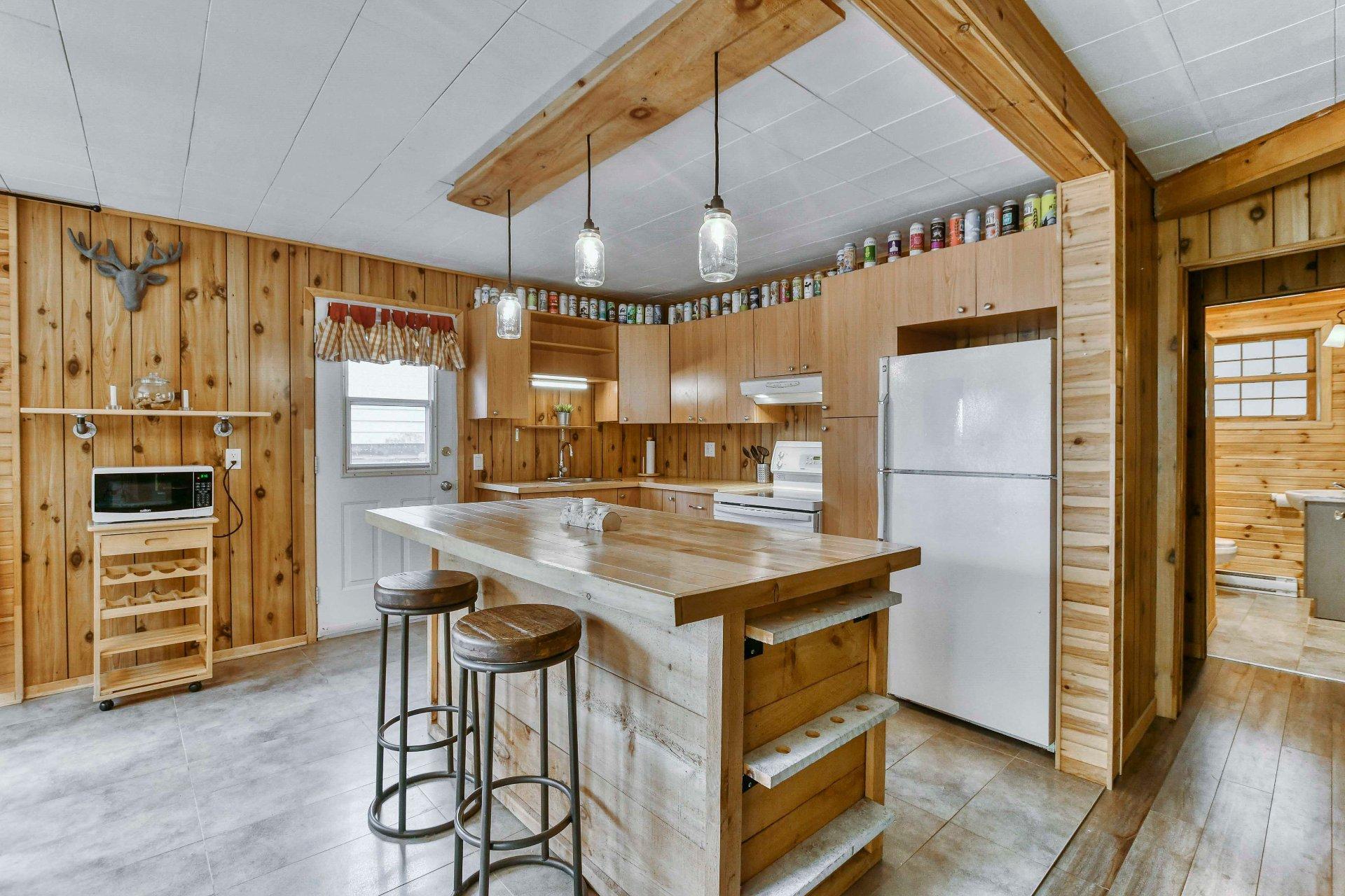 









4574


Ch. de Val-des-Lacs

,
Sainte-Agathe-des-Monts,




QC
J0T2P0

