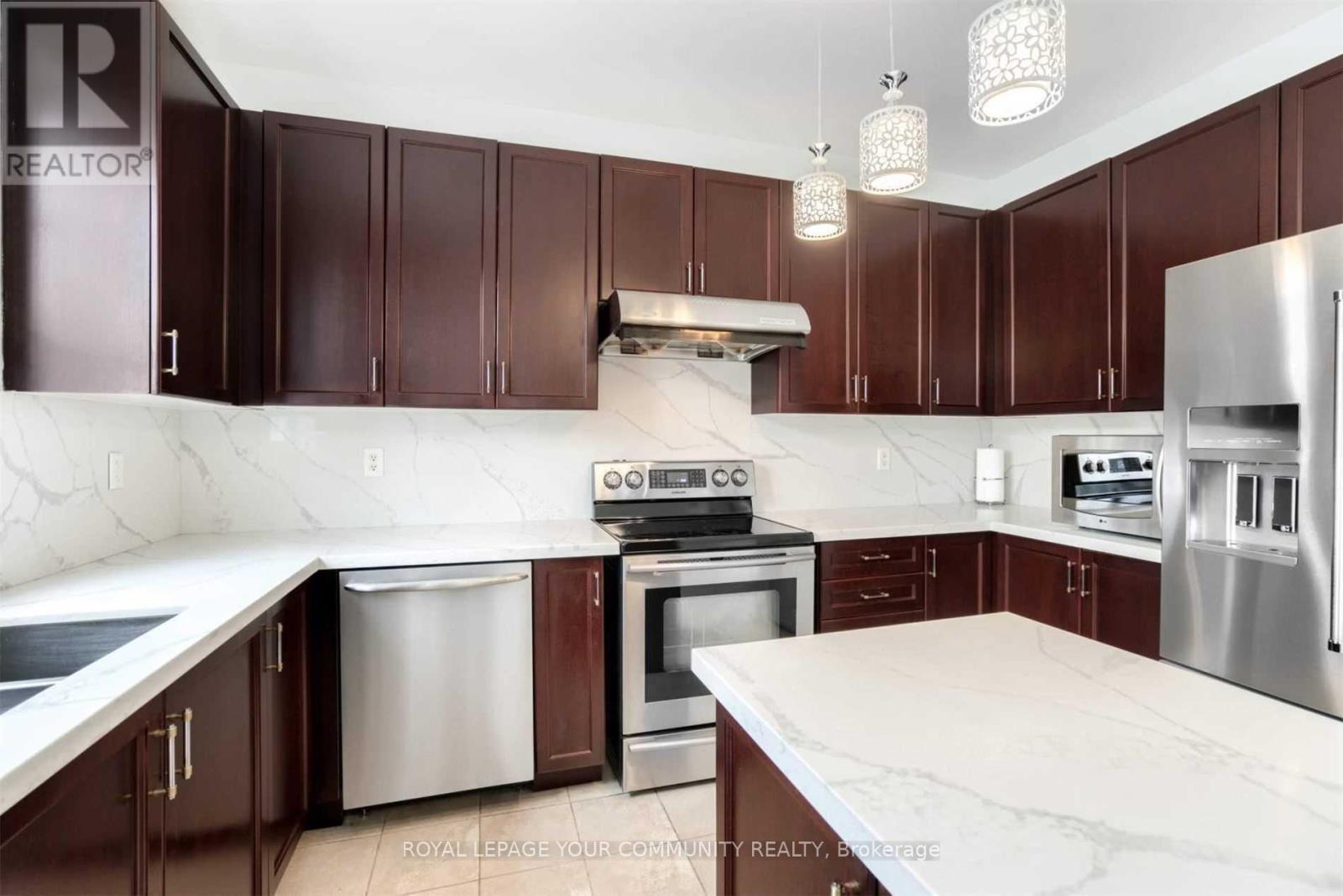 












39 YALE LANE

,
Markham,




Ontario
L6B1G8


