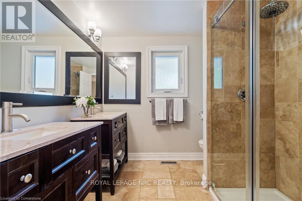 












1254 HAMMOND STREET

,
Burlington,




Ontario
L7S2E6


