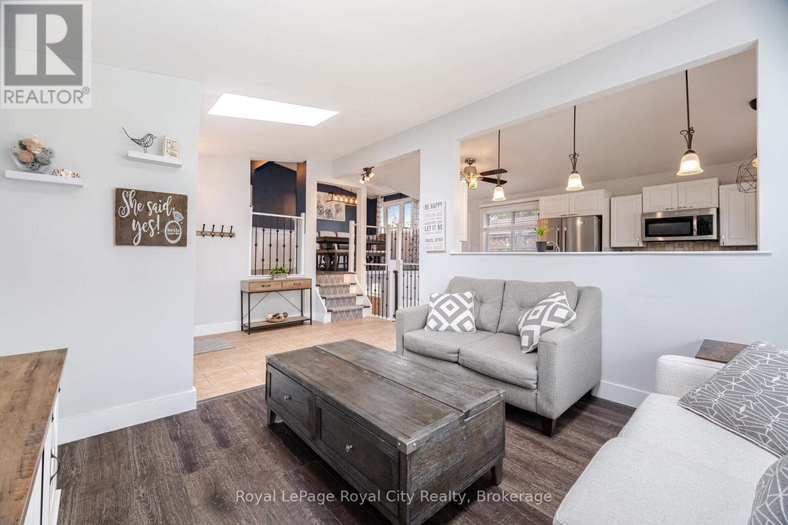 












61 LAWFIELD DRIVE

,
Hamilton (Lawfield),




Ontario
L8V4C6


