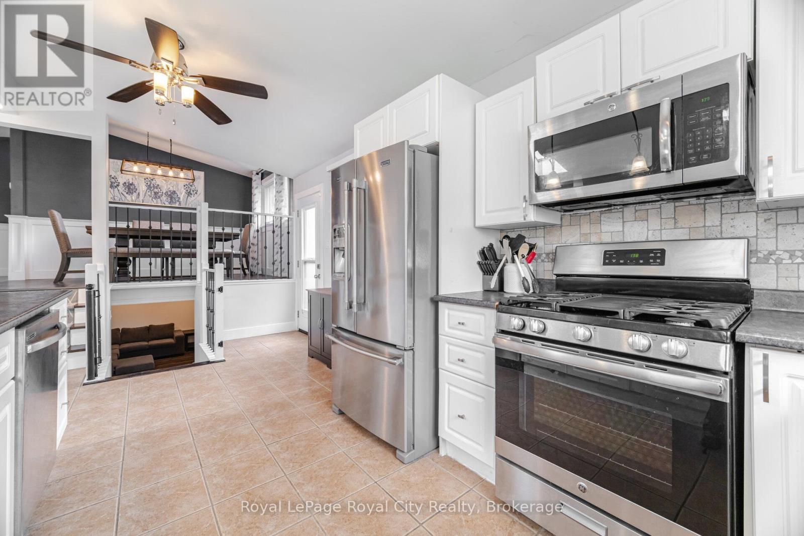 












61 LAWFIELD DRIVE

,
Hamilton (Lawfield),




Ontario
L8V4C6

