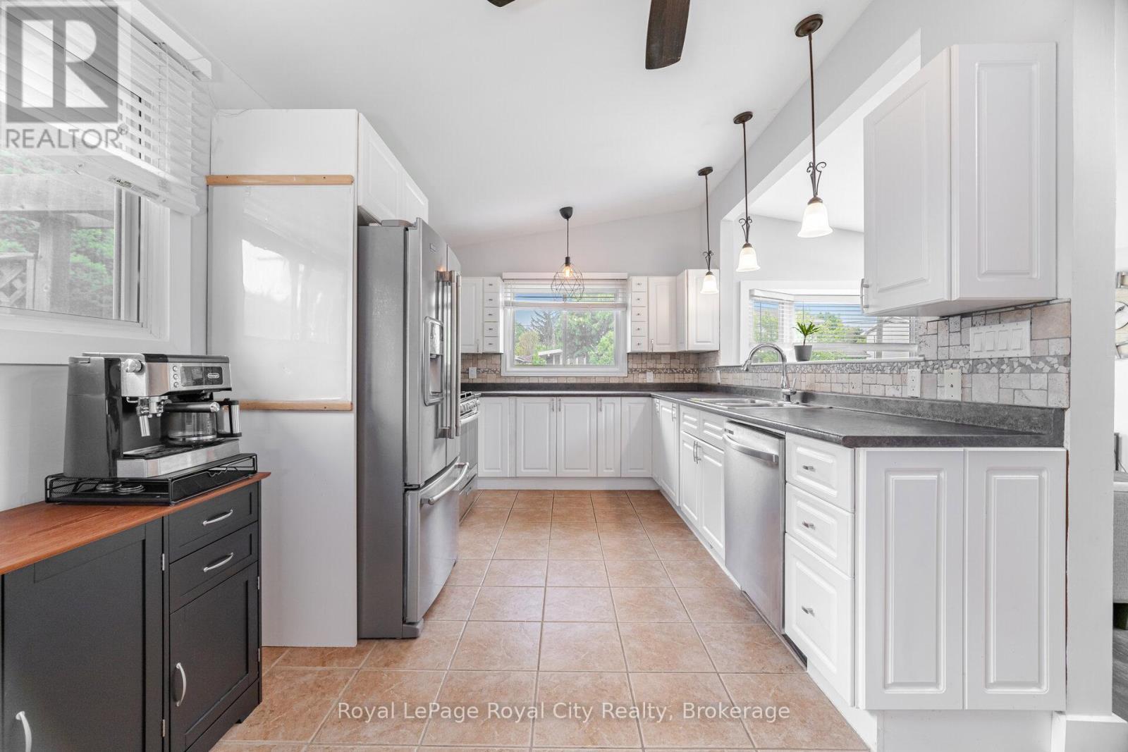 












61 LAWFIELD DRIVE

,
Hamilton (Lawfield),




Ontario
L8V4C6

