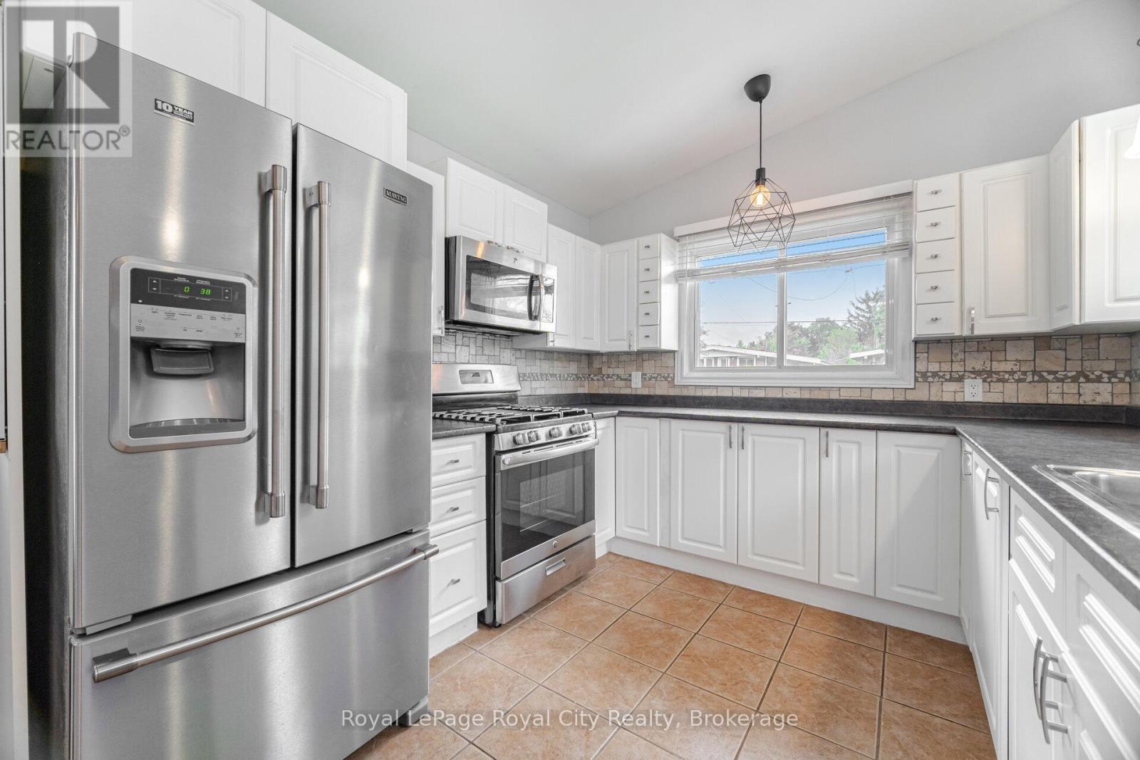 












61 LAWFIELD DRIVE

,
Hamilton (Lawfield),




Ontario
L8V4C6

