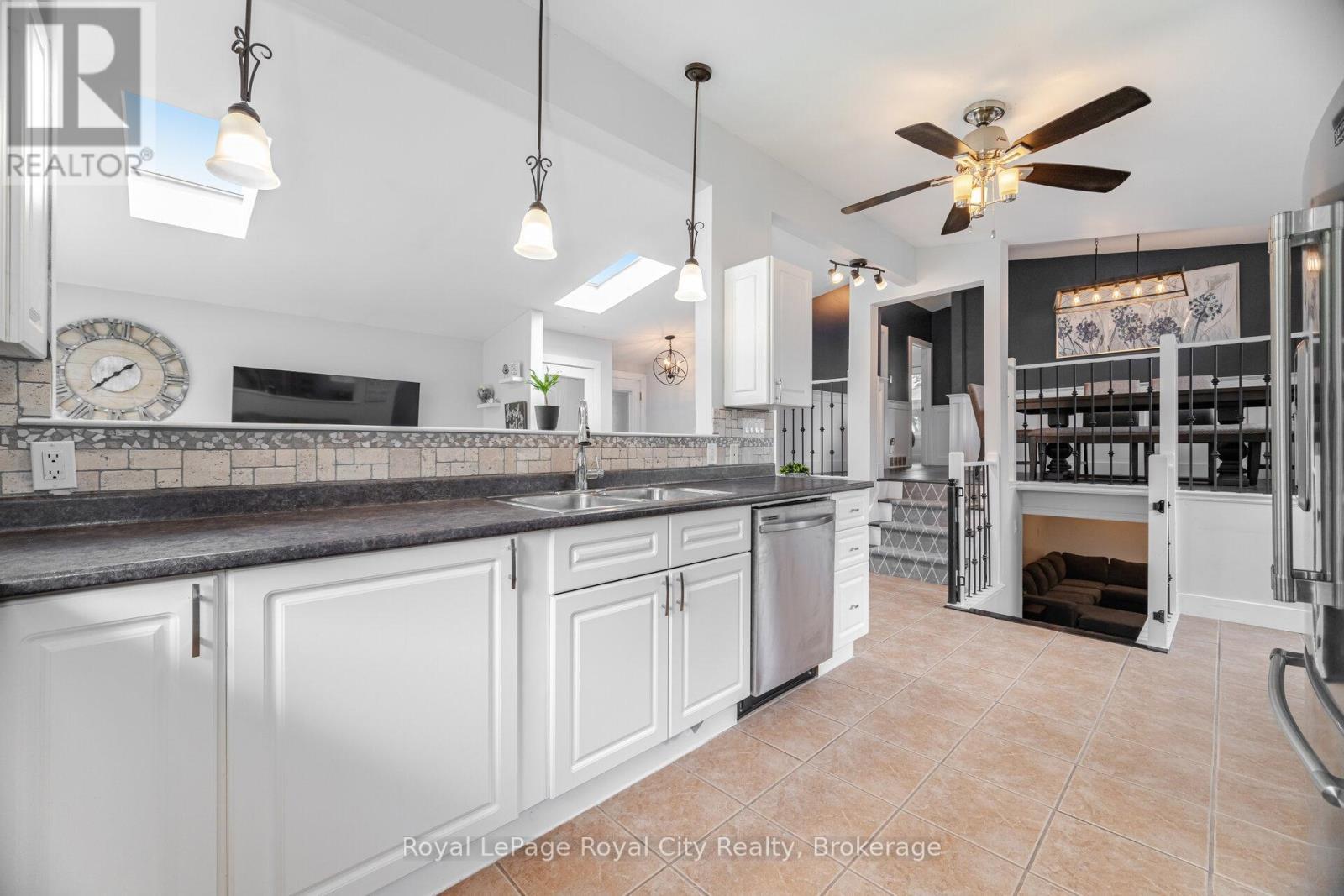 












61 LAWFIELD DRIVE

,
Hamilton (Lawfield),




Ontario
L8V4C6

